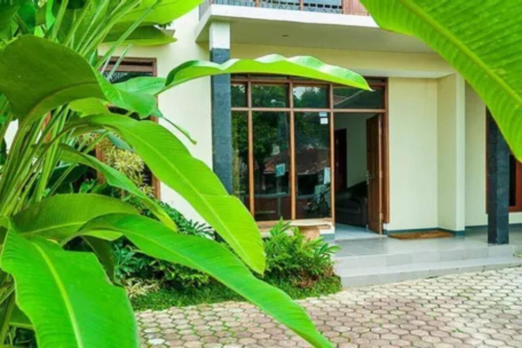 Hazel House With Swimming Pool By Grorental Bandung Exterior foto